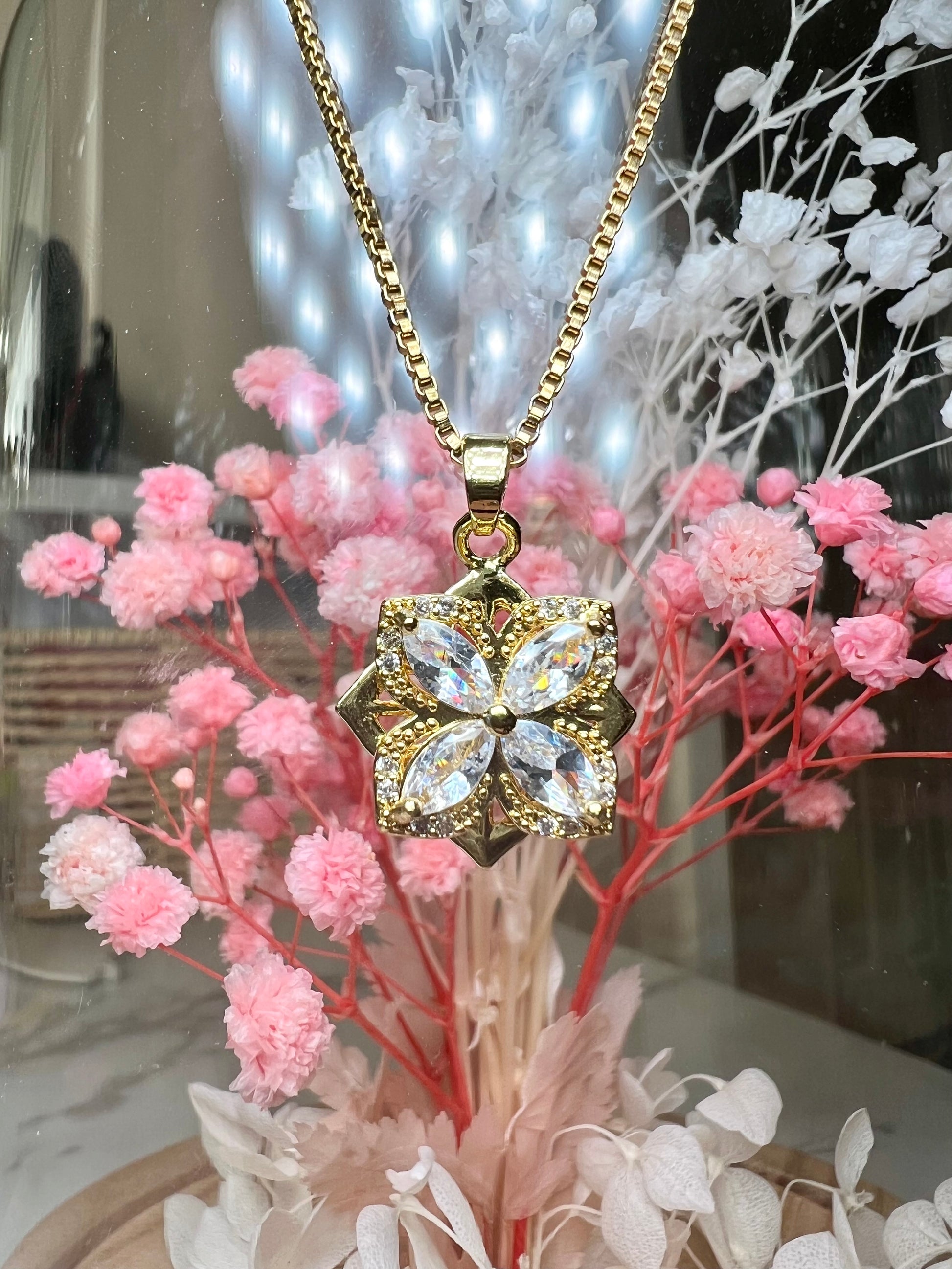 Spinning flower - Amyra's Jewellery
