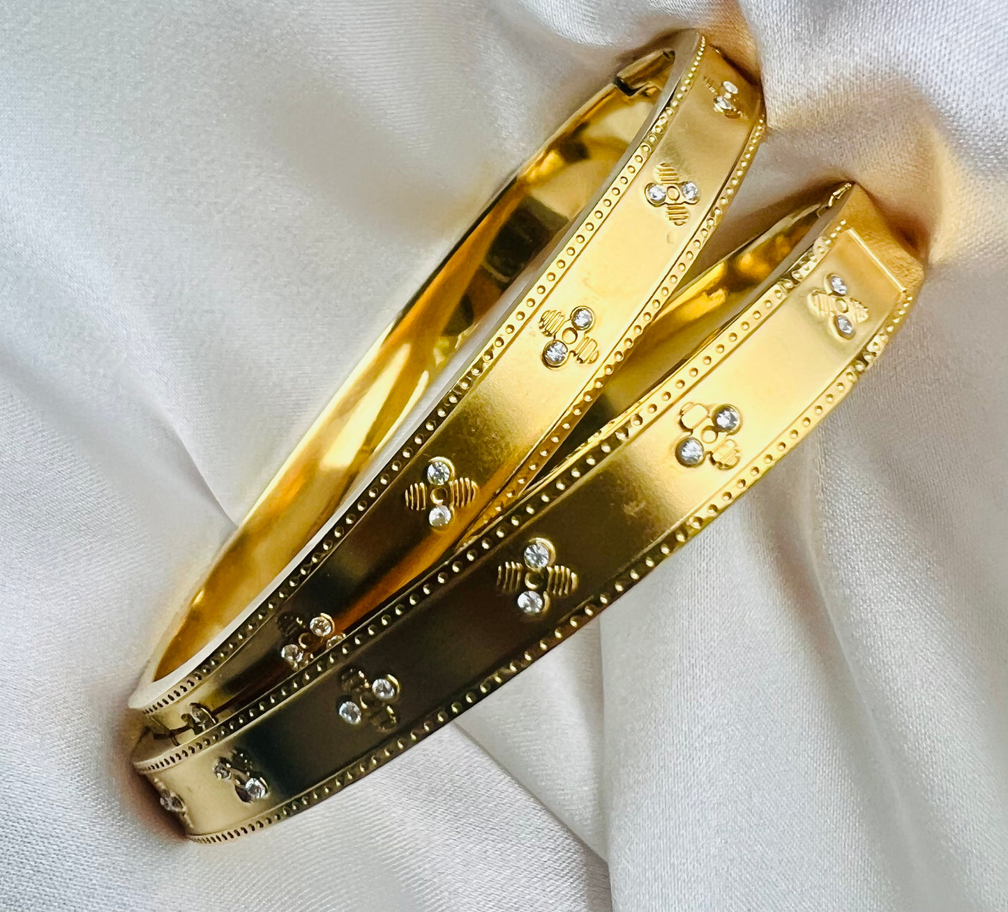 Eterna Bangle - Amyra's Jewellery